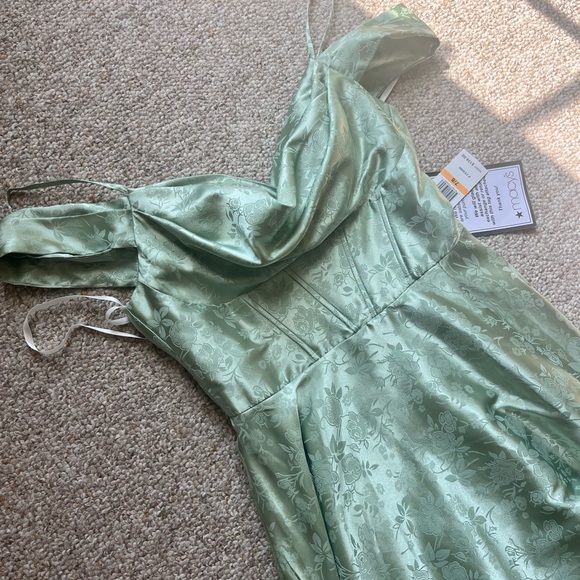 Elegant Off-The-Shoulder Spaghetti Strap Floral Printed Long Dress - Picture 4 of 6